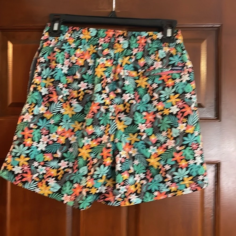 Chubbies Bloomerang pattern Swim Trunks Vibrant Floral Design Small